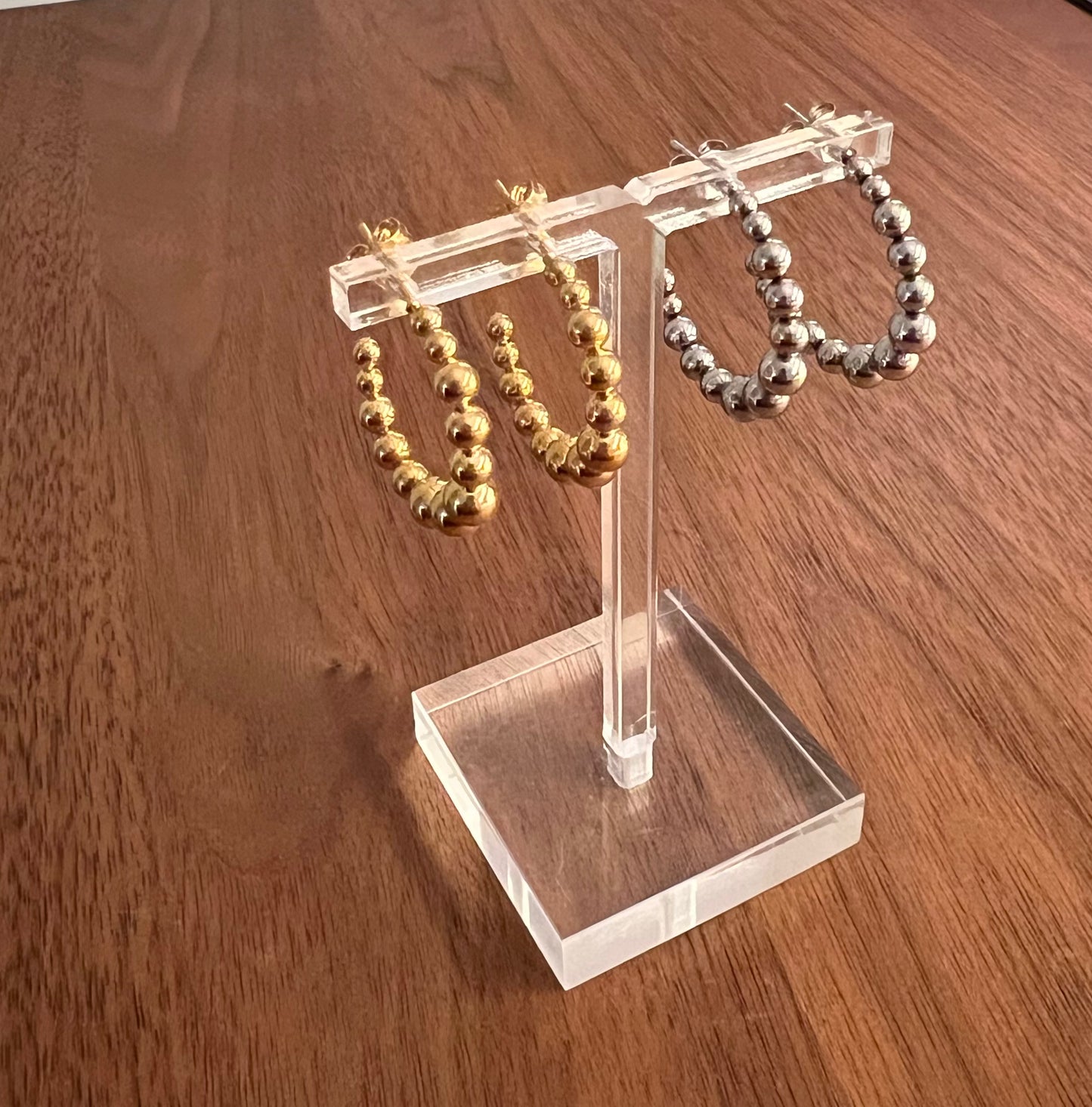 Creole aus Edelstahl 18K vergoldet, gekugelt, Steckerverschluss