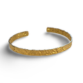 Statement in Gold – gehämmerter Armreif aus hochwertigem Edelstahl