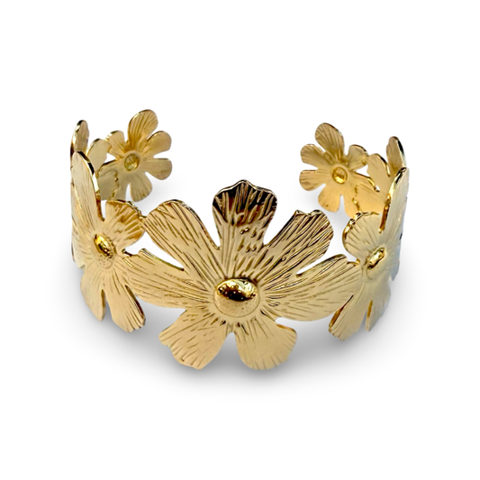 Blütenpracht in Gold – ein Armreif, der aufblühen lässt